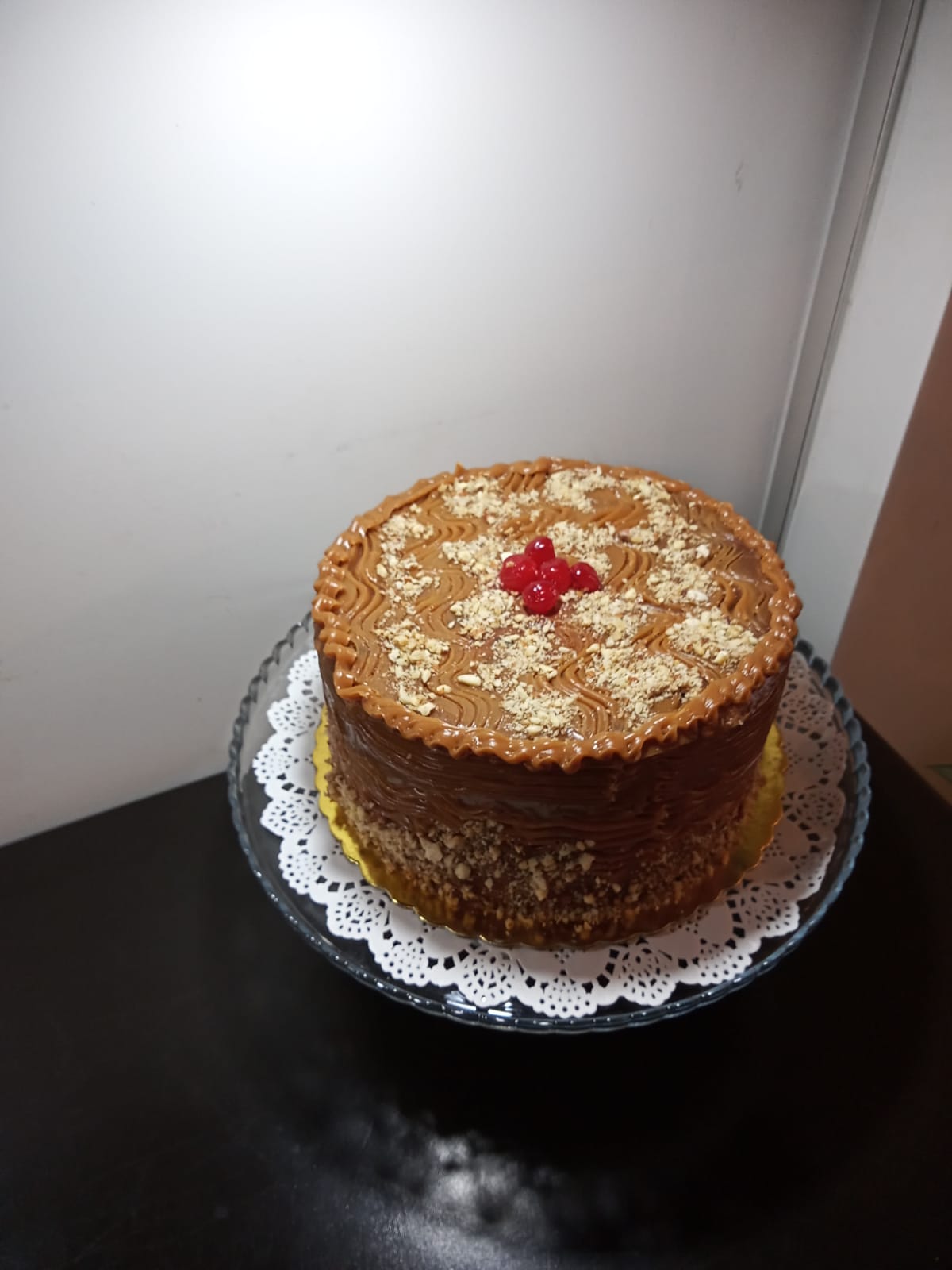 Torta de nueces y almendras y manjar