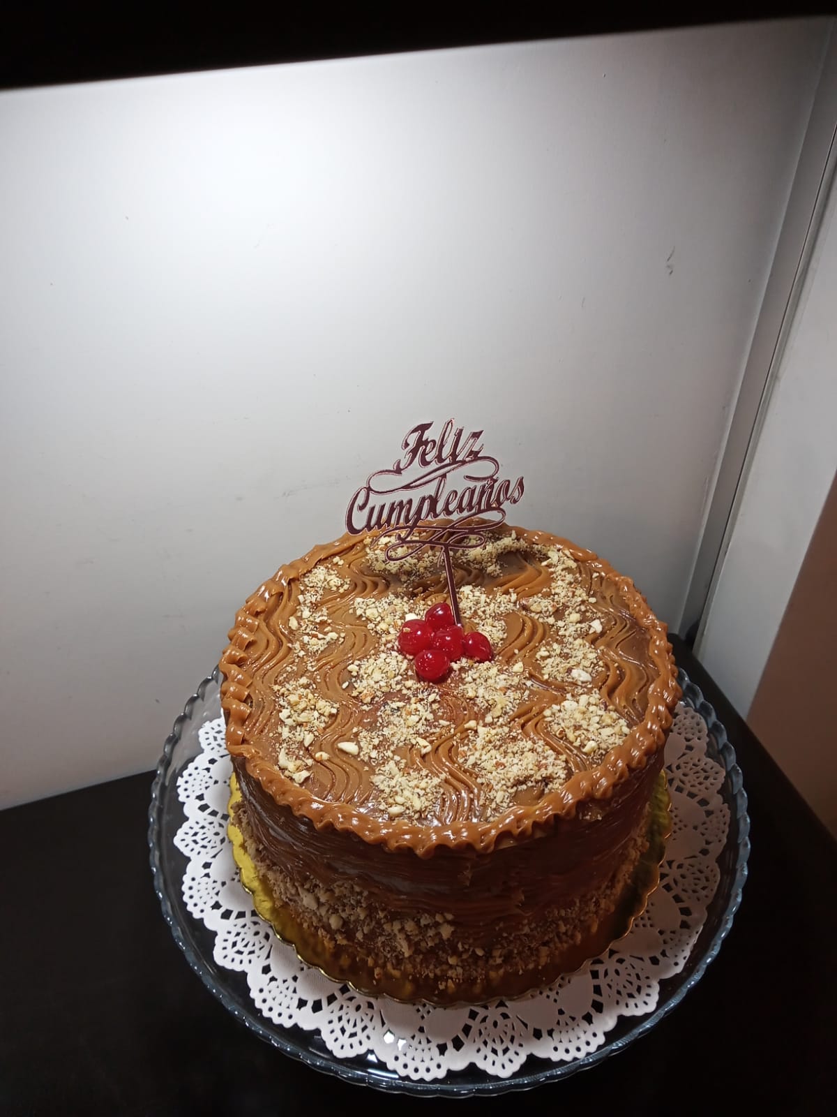 Torta de nueces y almendras y manjar